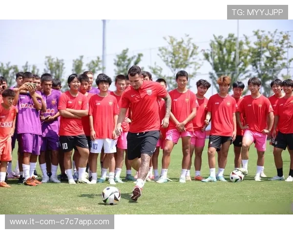 足球球星如何凭借竞技与流量双重优势成为全球最具吸金效应的明星