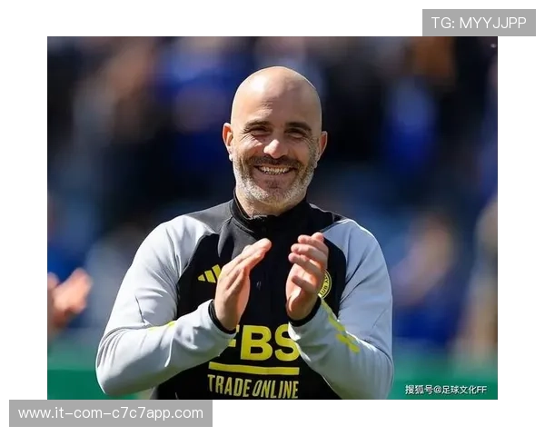 足球球星单挑模仿挑战赛 谁能击败对方展现最高技巧