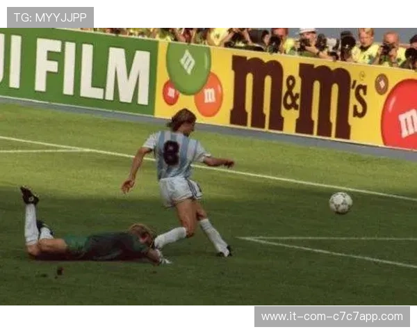 阿根廷足球传奇卡吉尼亚的成长历程与职业生涯回顾